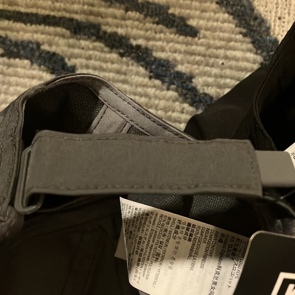 Kirkland Signature 2 pack adjustable caps BNWT in Black & Gray from Costco ❤️❤️ - Picture 6 of 8